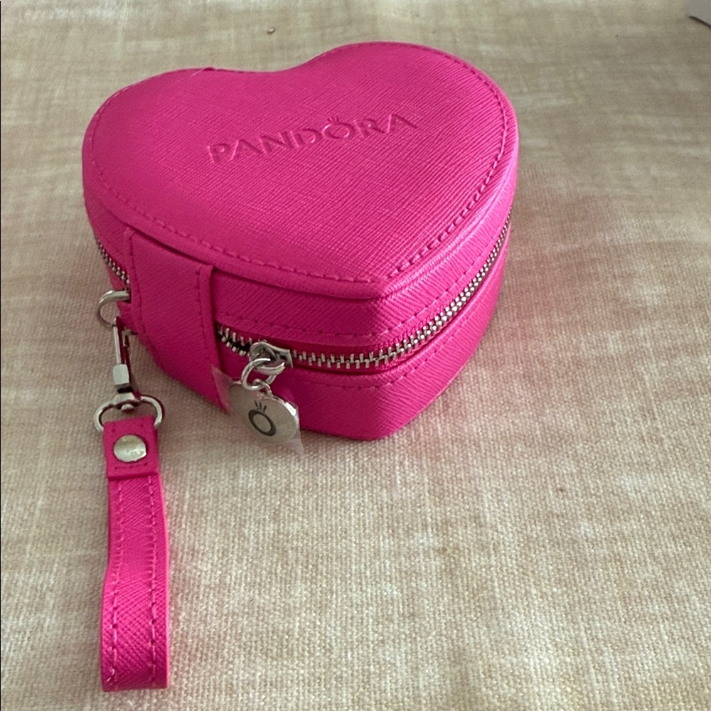 Pandora Fuchsia Heart Jewelry Case, holds Bracelet and Charms